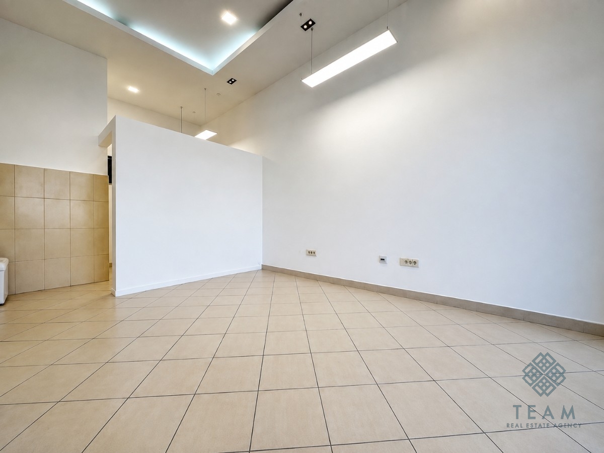 Podgorica, Stari Aerodrom, poslovni prostor 25 m²